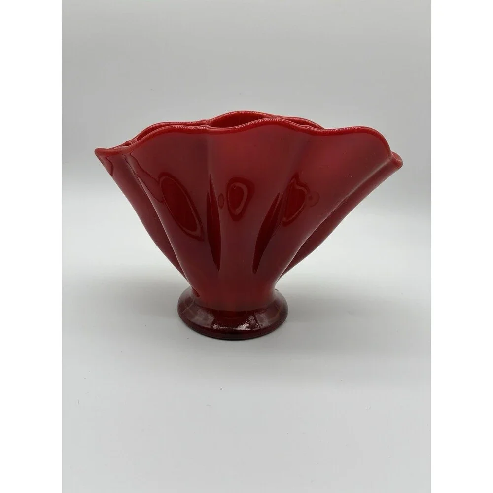 Fenton Mandarin Red Scalloped Fan Vase From 1920s - 1930s.  No Chips Or Breaks.